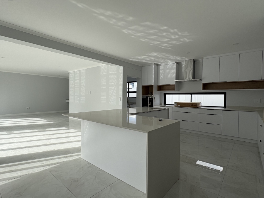 5 Bedroom Property for Sale in Sandown Western Cape
